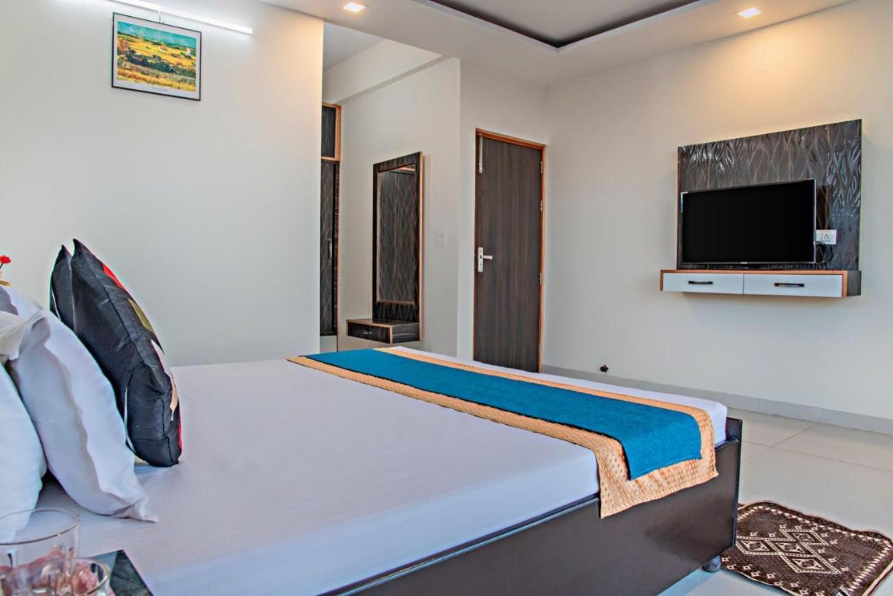 The Western Heights I Serviced Apartments I Pvt Balcony I Lift I Peacefull Area I Family Accomodation I Kasauli I By Exotic Stays Εξωτερικό φωτογραφία