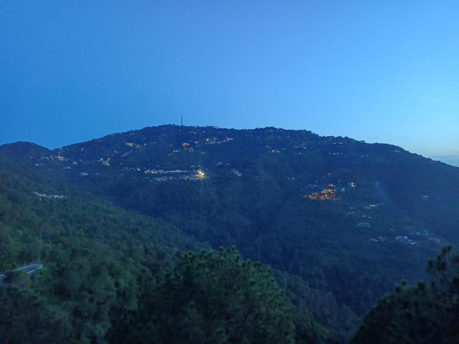 The Western Heights I Serviced Apartments I Pvt Balcony I Lift I Peacefull Area I Family Accomodation I Kasauli I By Exotic Stays Εξωτερικό φωτογραφία